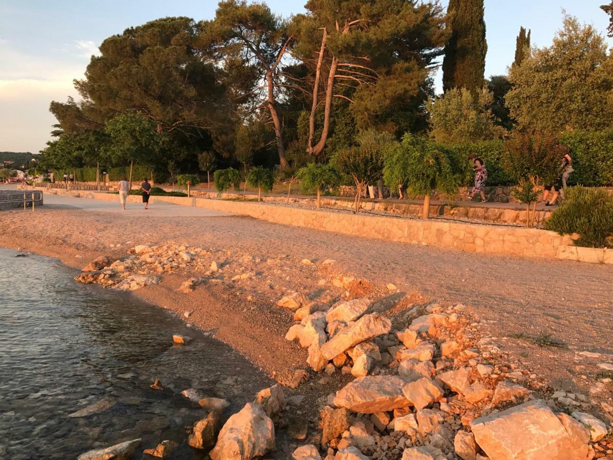 Apartment Aquamarin, Blizu Mora S Pogledom Na More, Za Do 6 Osoba Malinska Buitenkant foto