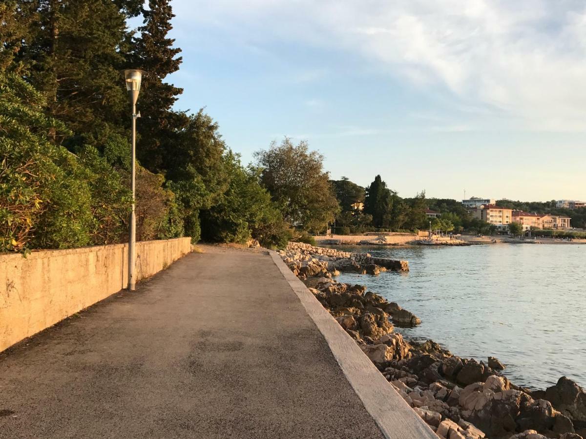 Apartment Aquamarin, Blizu Mora S Pogledom Na More, Za Do 6 Osoba Malinska Buitenkant foto