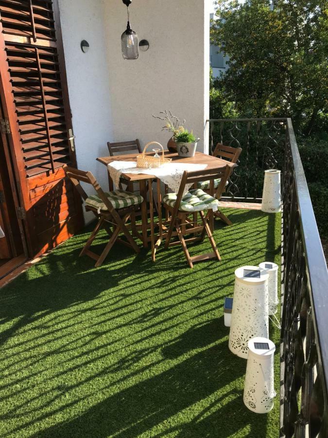 Apartment Aquamarin, Blizu Mora S Pogledom Na More, Za Do 6 Osoba Malinska Buitenkant foto